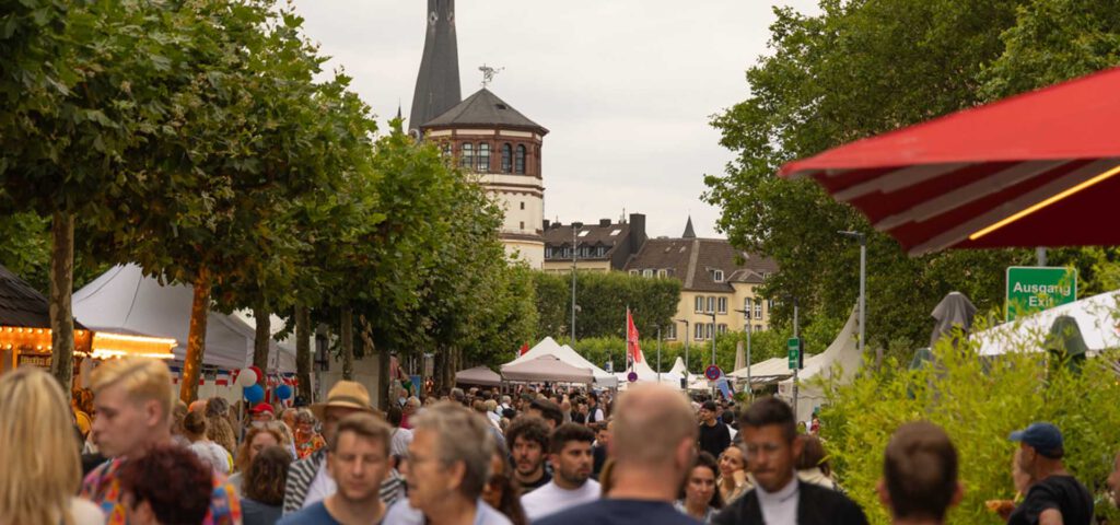 100.000 FEIERN DAS DÜSSELDORFER FRANKREICHFEST