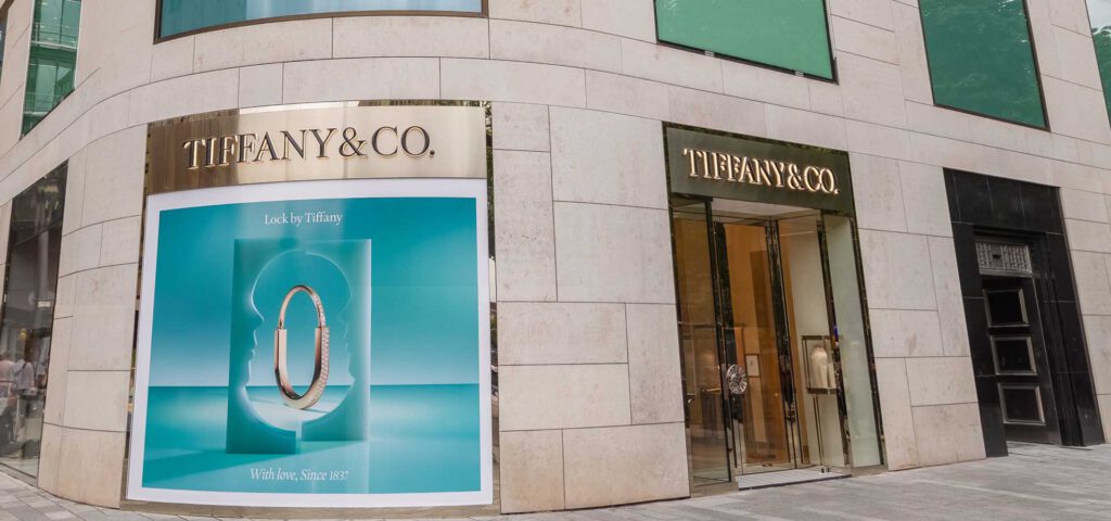 TIFFANY MIT NEUEM FLAGSHIP-STORE AUF DER KÖ