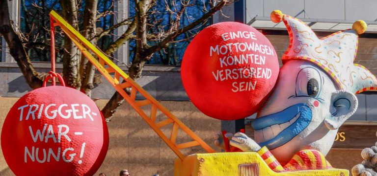 700.000 FEIERN ROSENMONTAG IN DÜSSELDORF