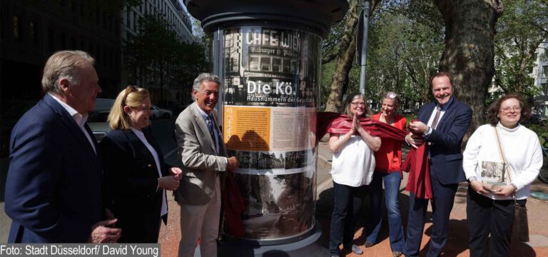 LITFAßSÄULEN AUF DER KÖNIGSALLEE ENTHÜLLT