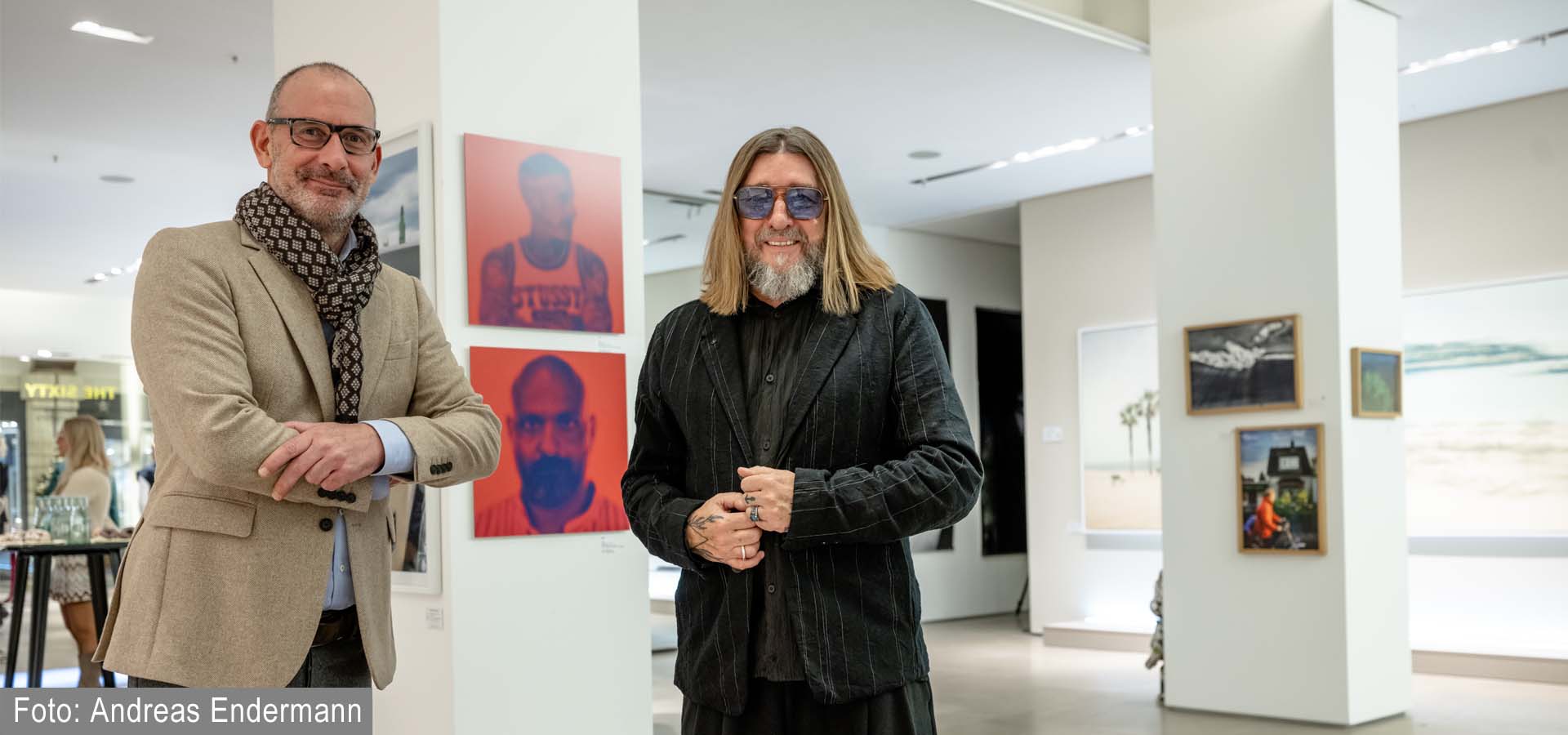 Alexander Balzer, Center Manager der KÖ Galerie, mit Kurator Wolfgang Sohn