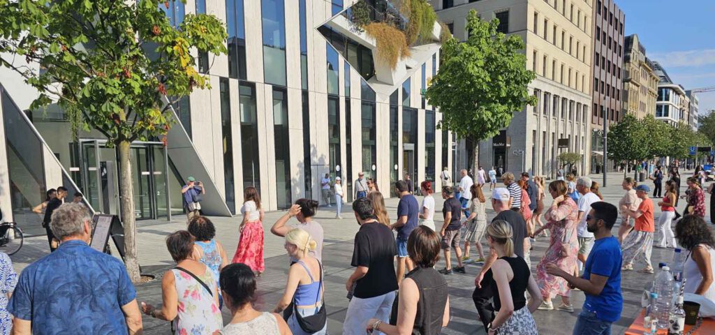 SALSA-ABEND AM DÜSSELDORFER KÖ-BOGEN