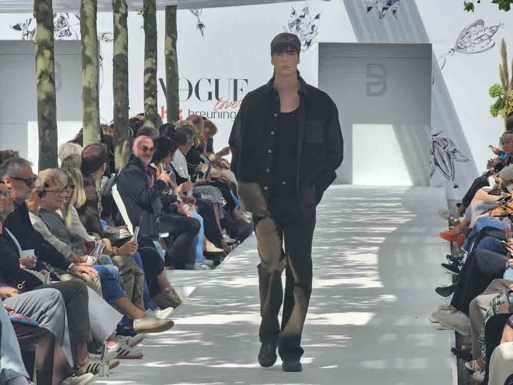 Model auf dem Laufsteg